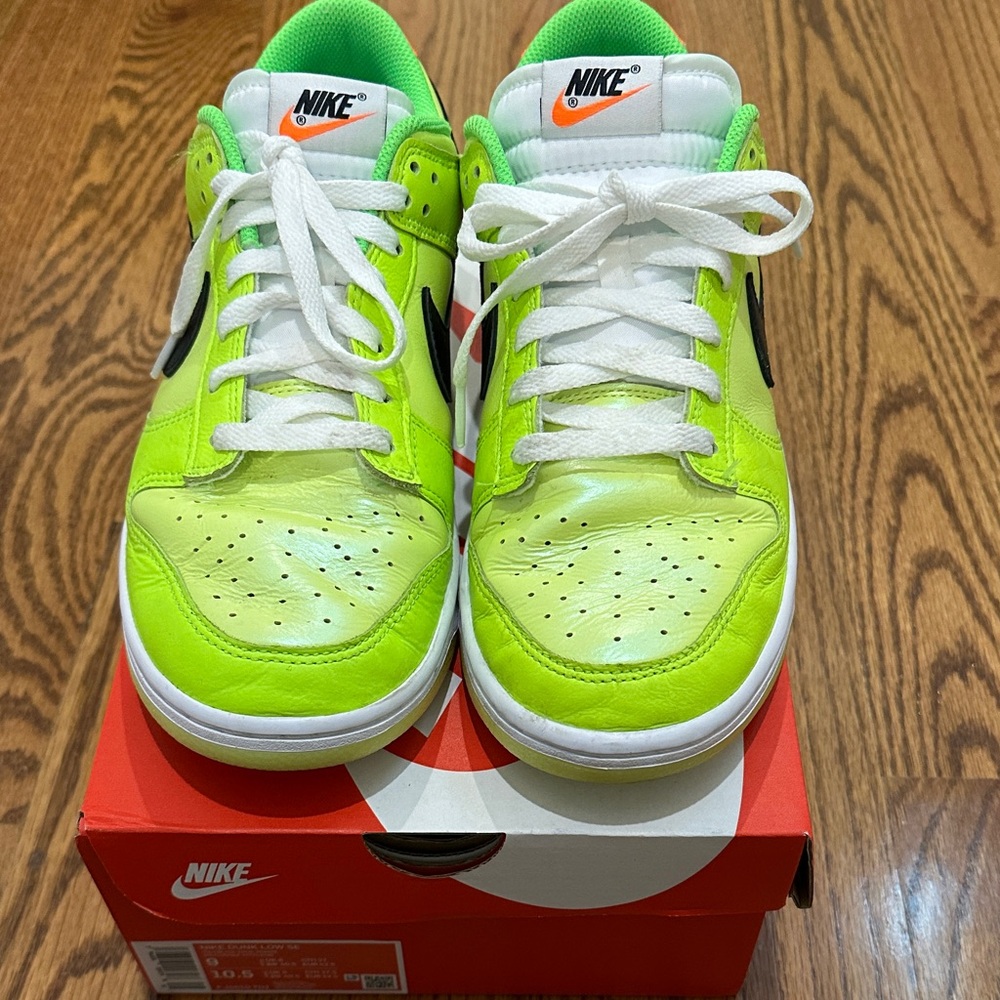 Nike Dunk Low SE Splash Volt